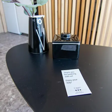 Phaedrus Living Seaview Modern Flat Lighthouse 52