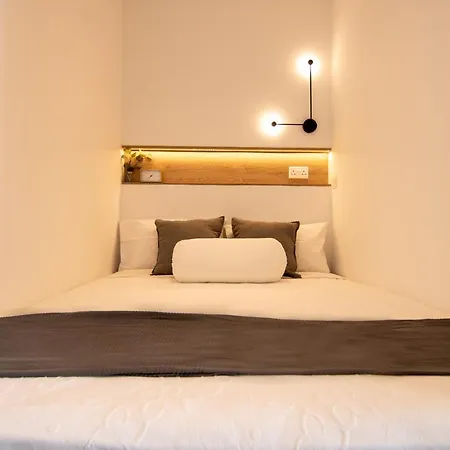 Phaedrus Living Seaview Modern Flat Lighthouse 52