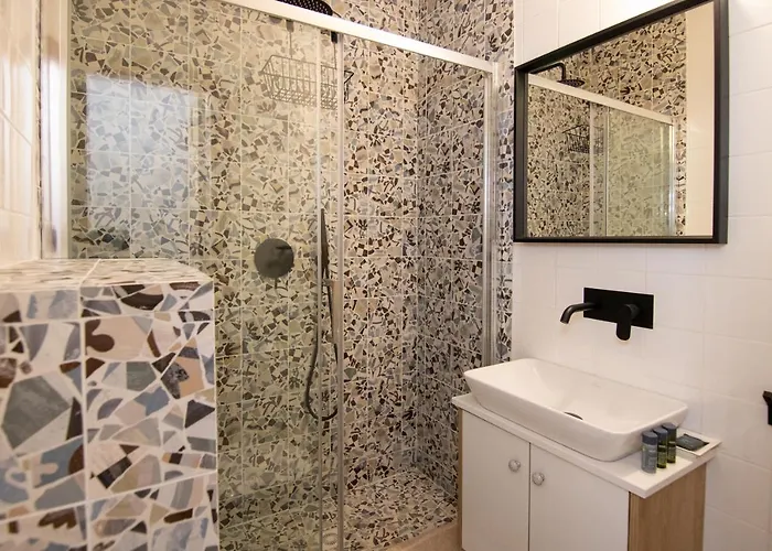 Phaedrus Living Seaview Modern Flat Lighthouse 52